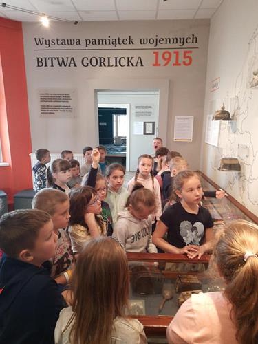 Wycieczka klas pierwszych do Szymbarku